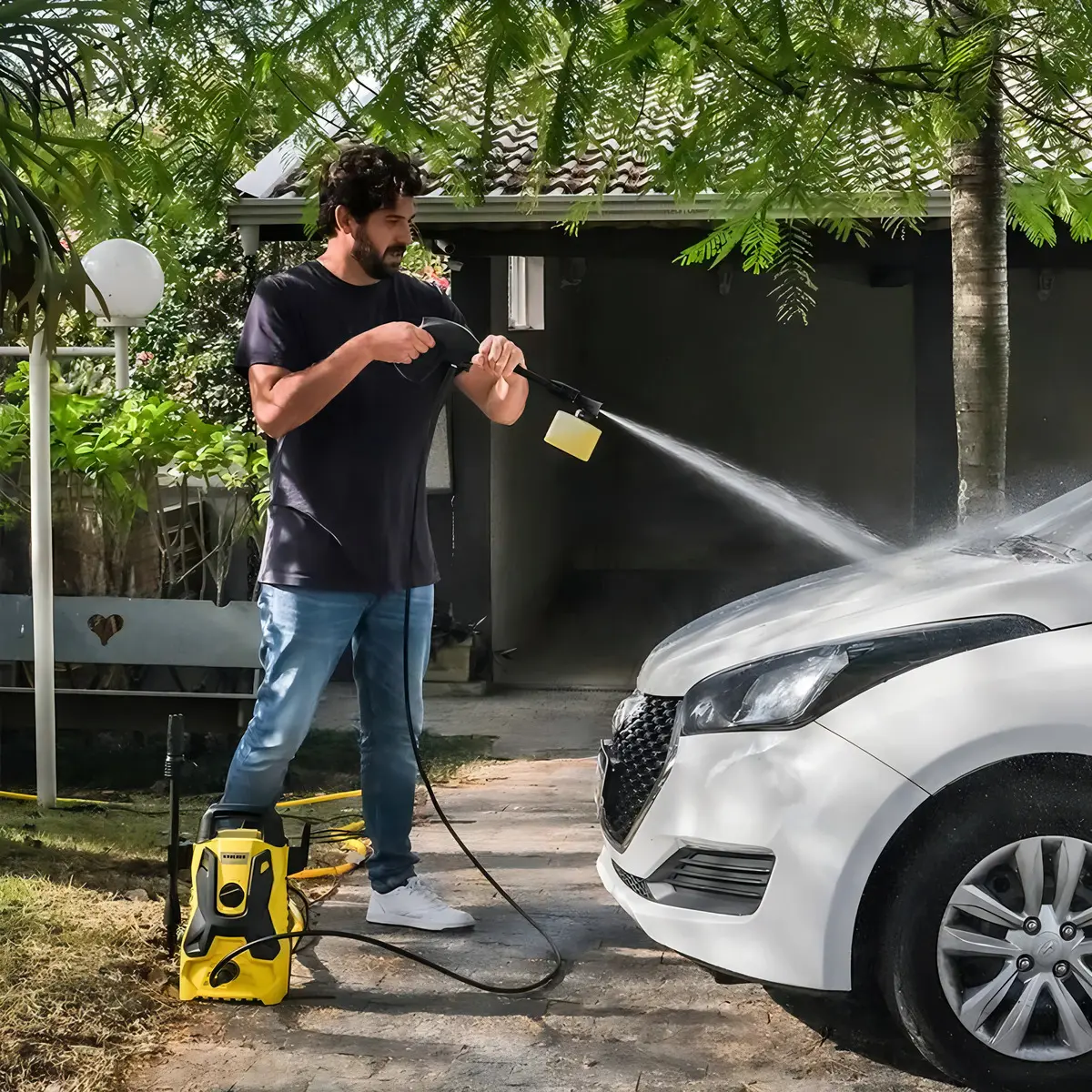 Lavadora De Alta Pressão Kärcher Portátil 1500 psi/libras 1400w 300 L/h com aplicador de detergente 127v